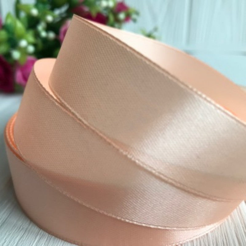 Wstążka satynowa 2 cm kolor Brzoskwiniowy, rolka 33 m