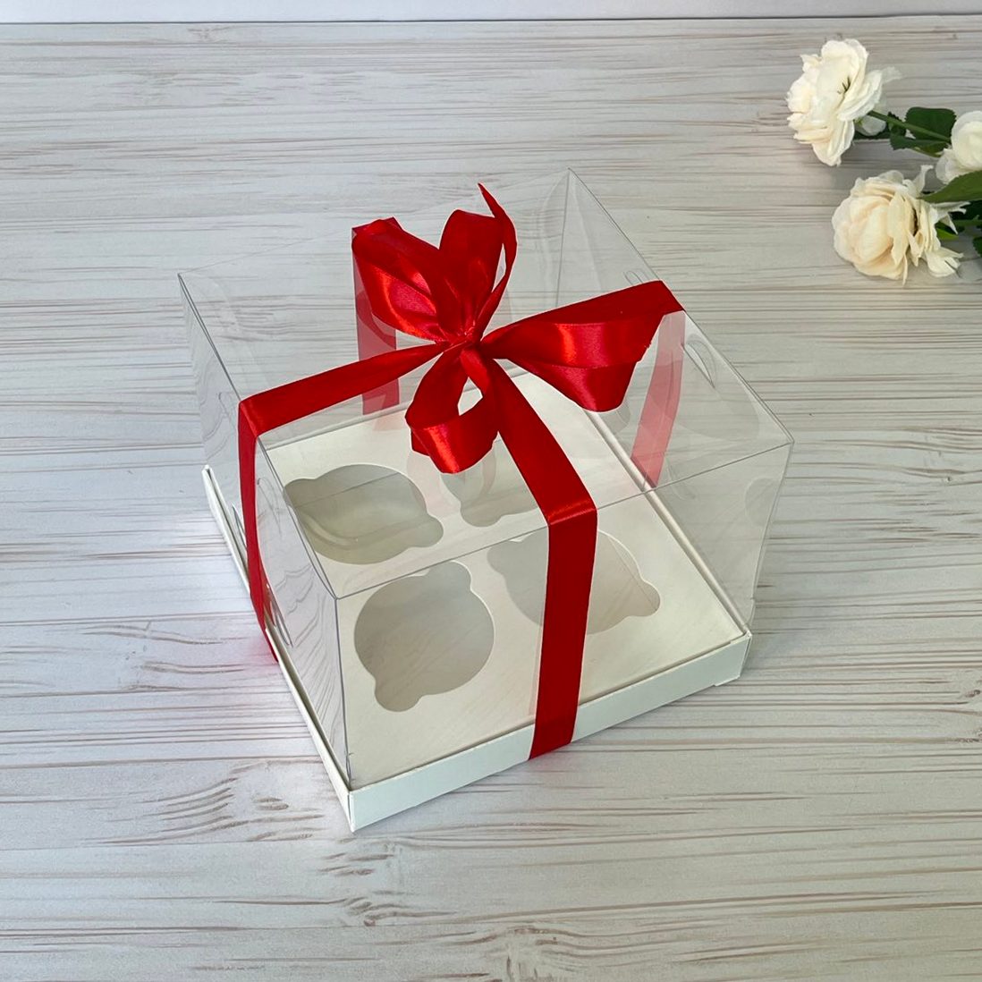 Przezroczyste pudełko na 4 babeczki