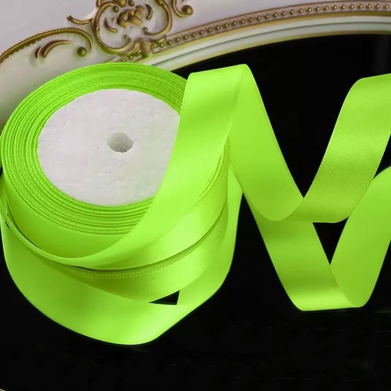 Wstążka satynowa 2 cm Jasnozielony, rolka 33 m