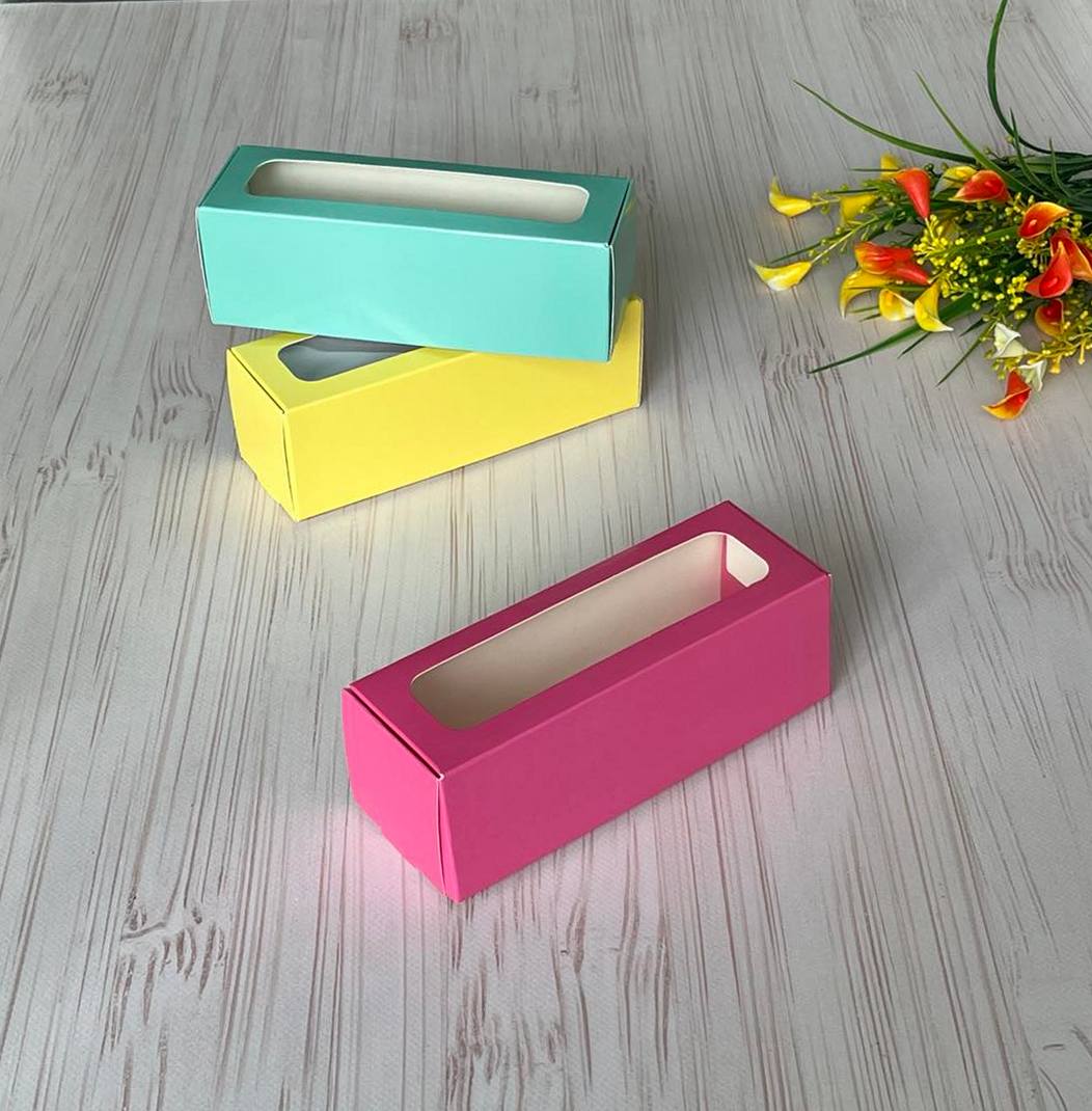 Kartonowe pudełko на makaroniki Różowe z okienkiem 17×5,5×5,5 cm – 5 szt.