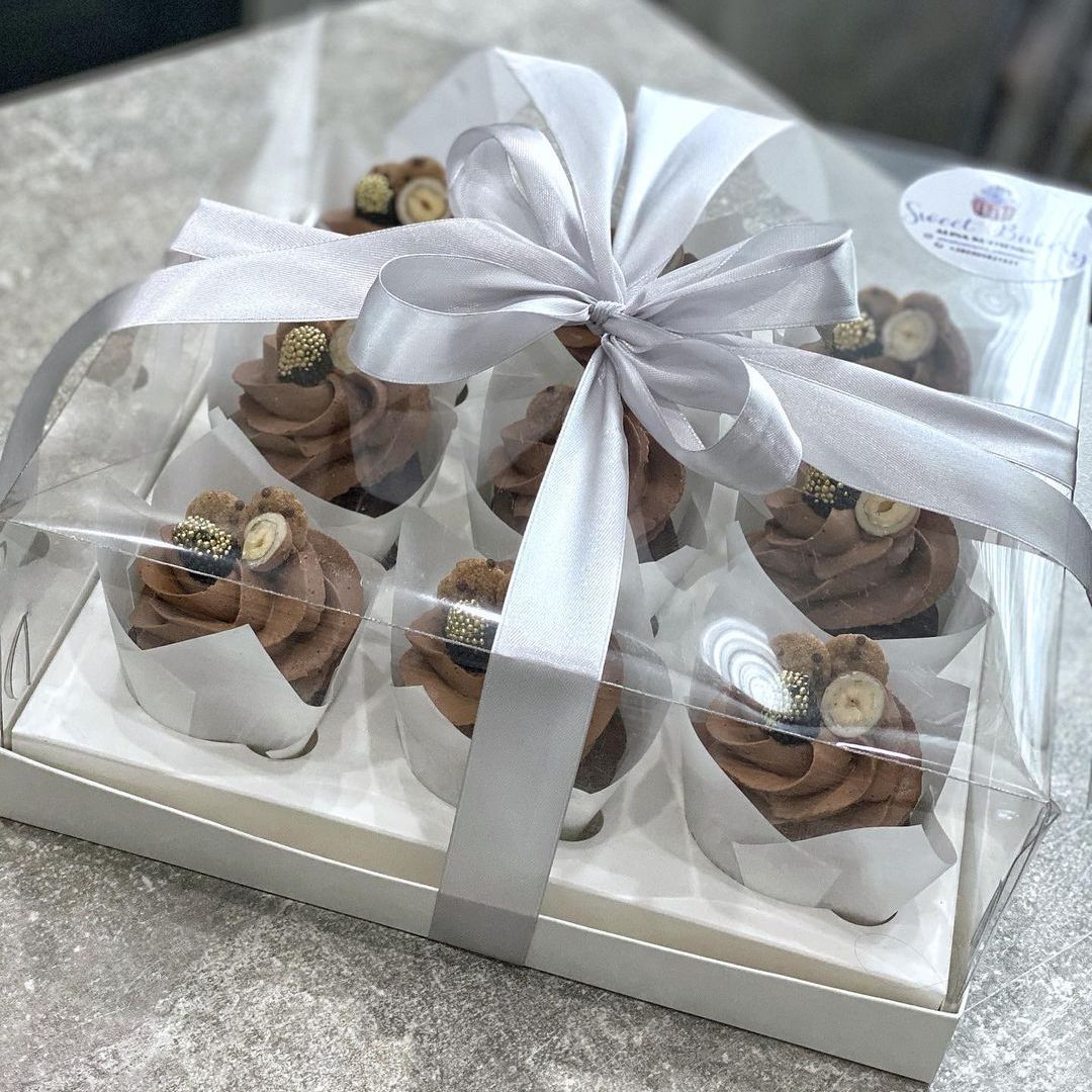 Przezroczyste pudełko na 9 babeczek