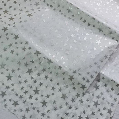 Bibuła dekoracyjna 50×65 cm (10 arkuszy) – biała w srebrne gwiazdki