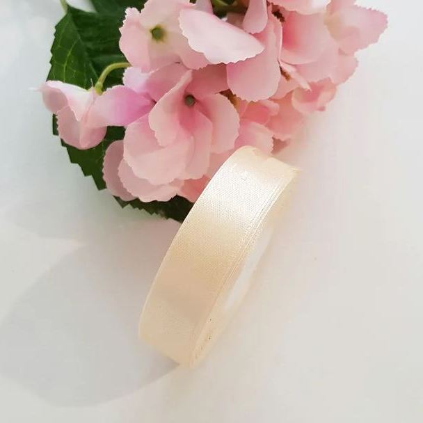 Wstążka satynowa 2 cm kolor Kremowy, rolka 33 m