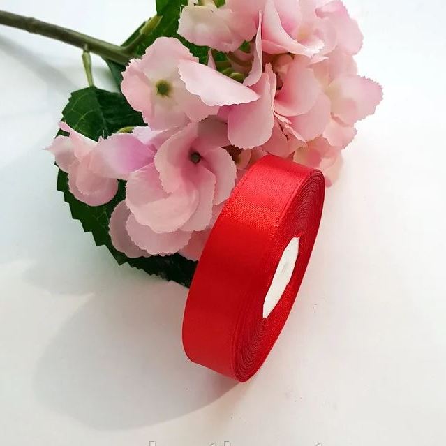 Wstążka satynowa 2 cm Czerwona, rolka 33 m