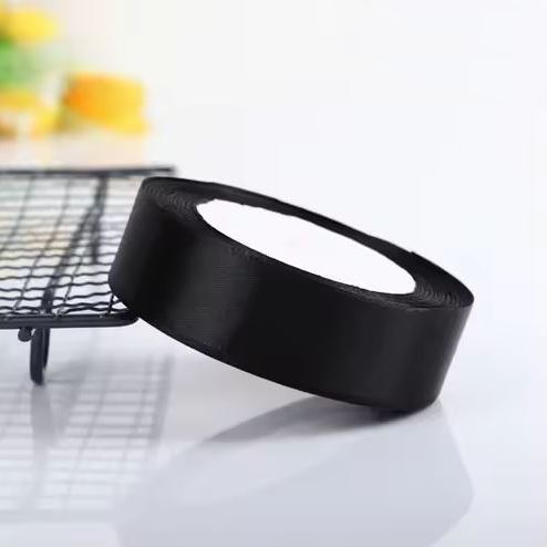 Wstążka satynowa 2 cm Czarny, rolka 33 m