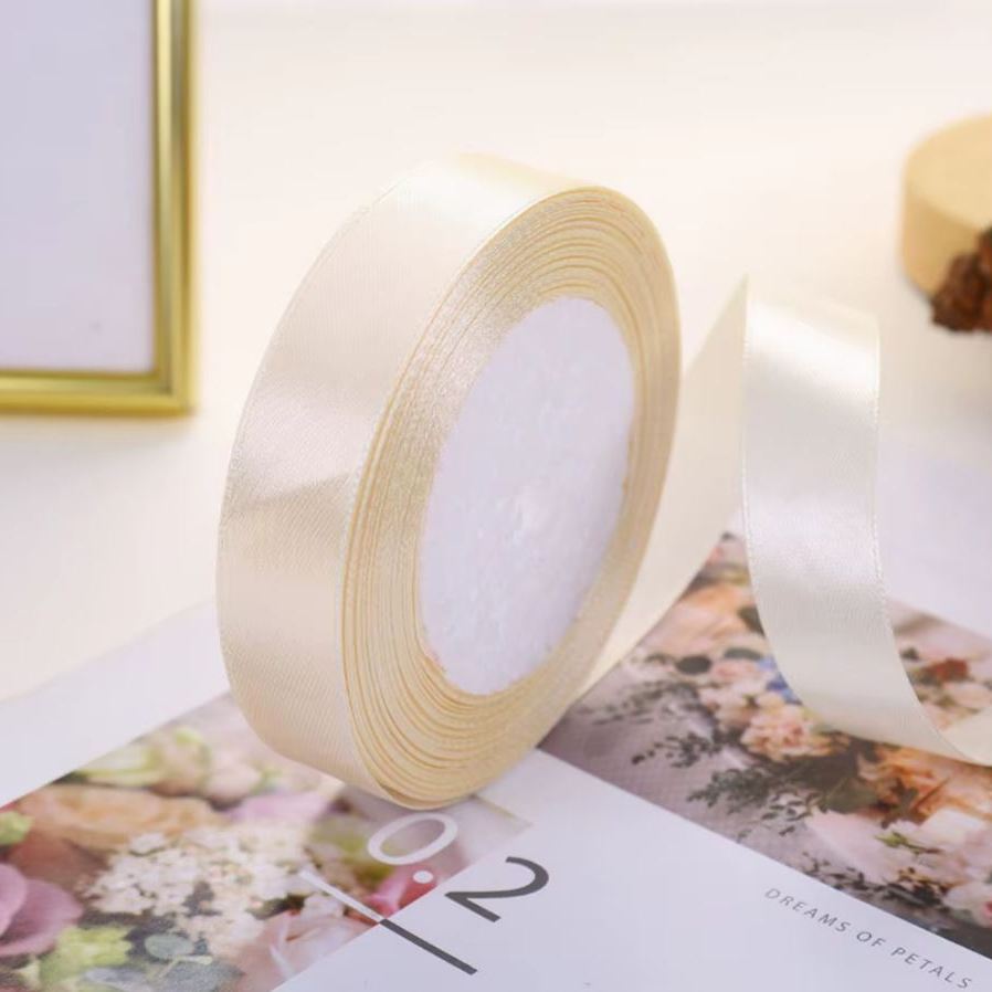 Wstążka satynowa 2 cm kolor Kremowy, rolka 33 m