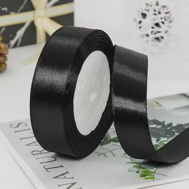 Wstążka satynowa 2 cm Czarny, rolka 33 m