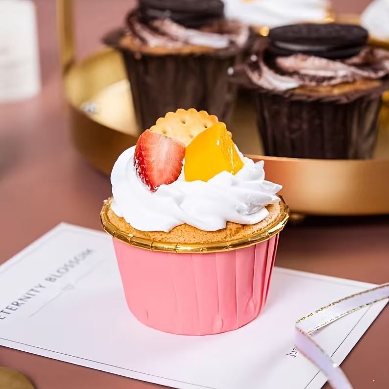 Papilotki do muffin / babeczek – 25 sztuk – Różowe/złote