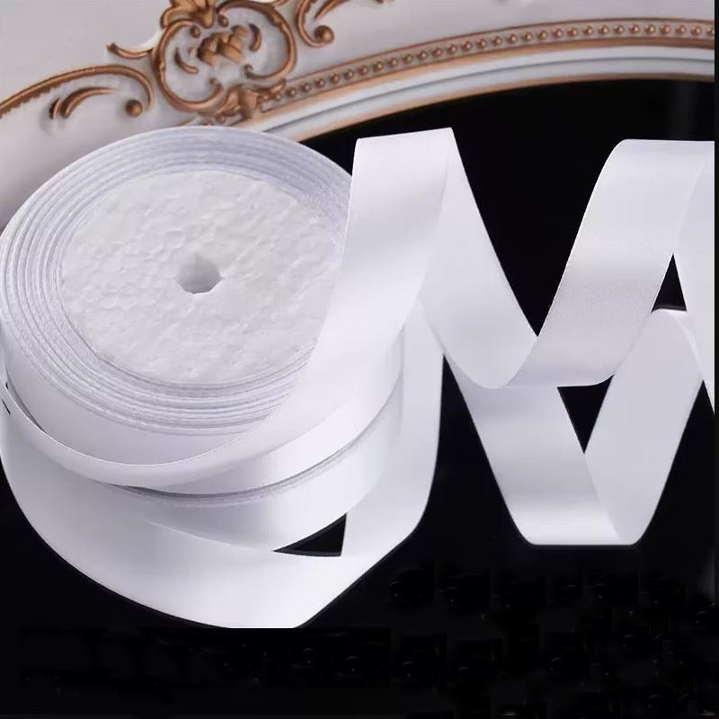 Wstążka satynowa 2 cm Biały, rolka 33 m