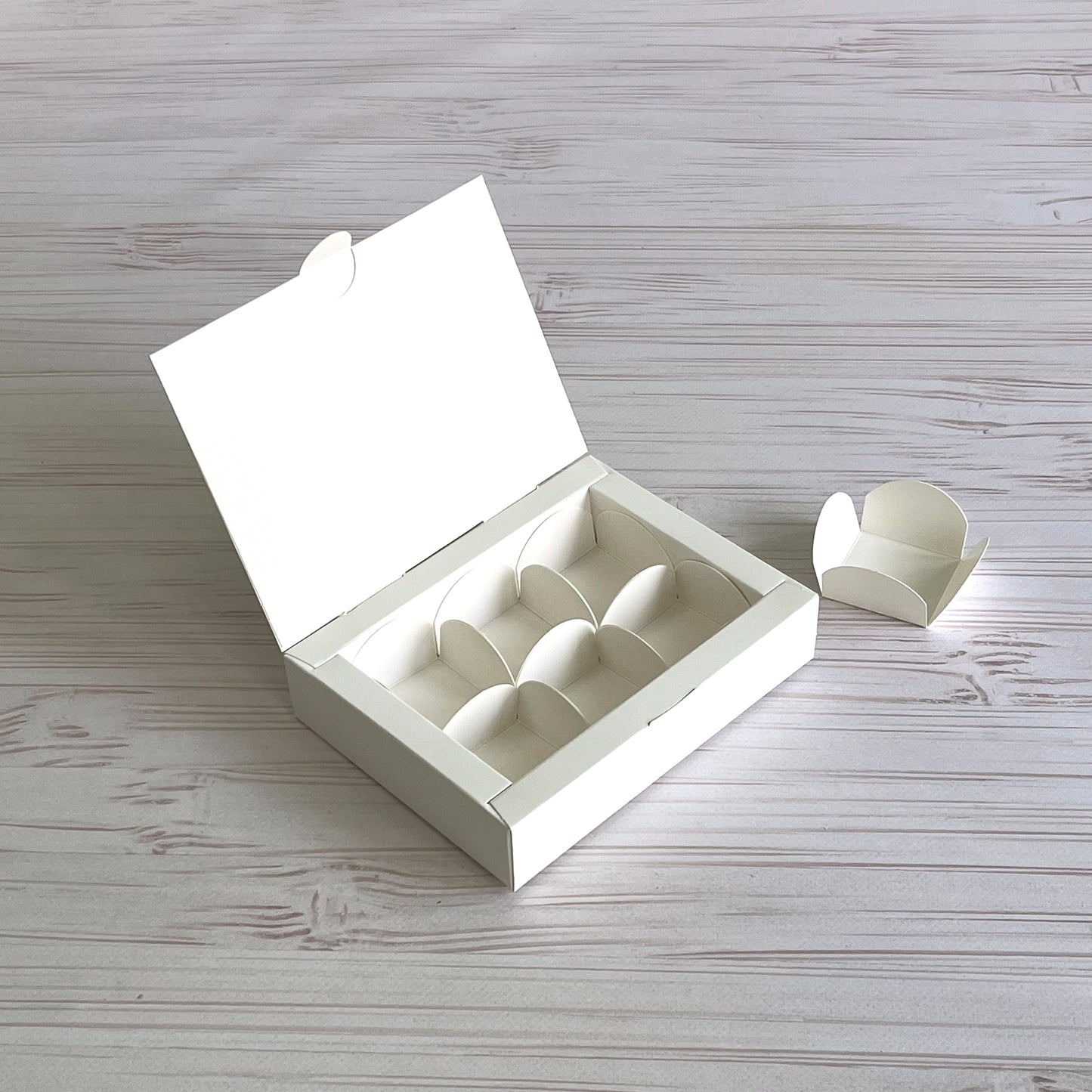 Pudełko na 6 pralinek, białe, 110x145x30 mm, 5 szt.