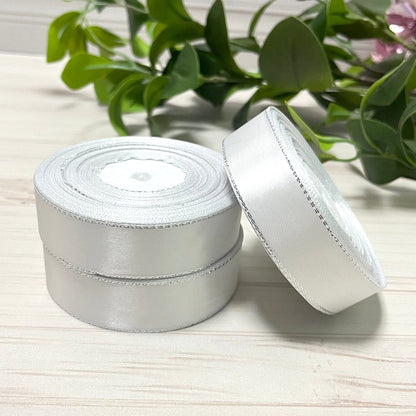 Wstążka satynowa z lureksem 2,5 cm Biały+Srebrny, rolka 33 m