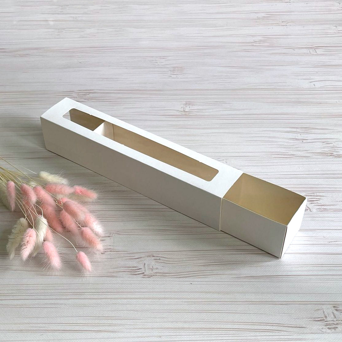 Kartonowe pudełko na makaroniki BIAŁE z okienkiem 30×5,5×6 cm – 5 szt.